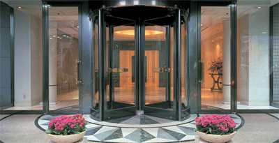 revolving door with enhanced safety features